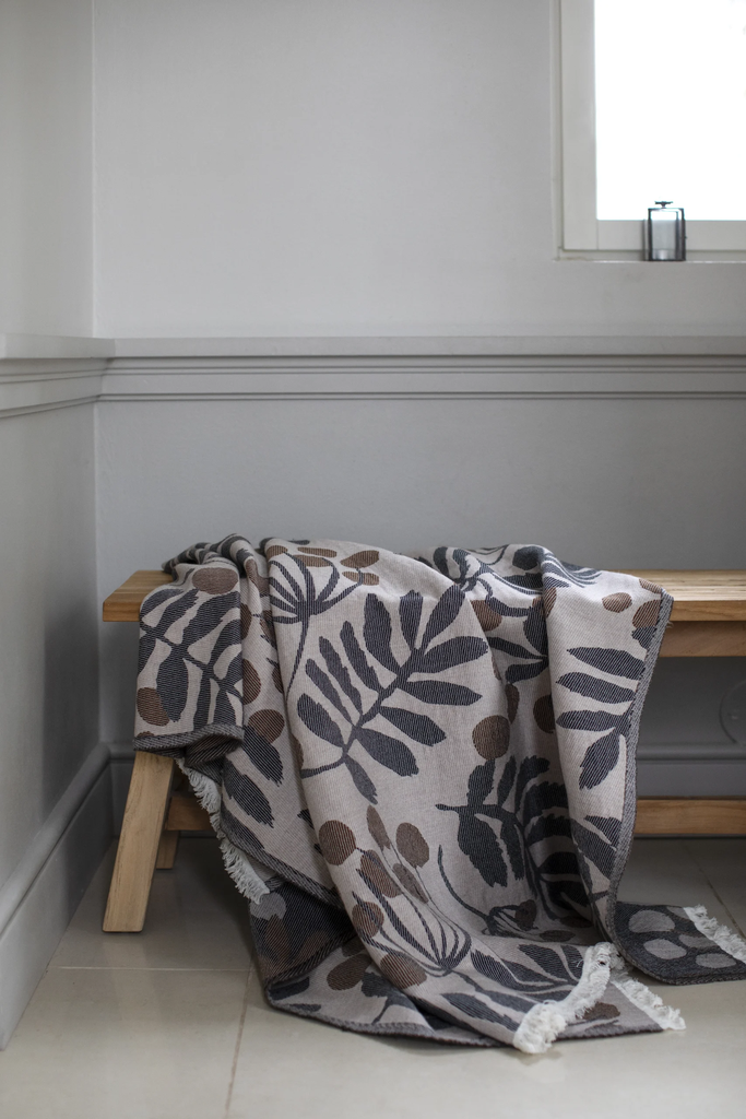 LapuanKankurit-Pihapuu-blanket-beige-brown-black-scaled.webp