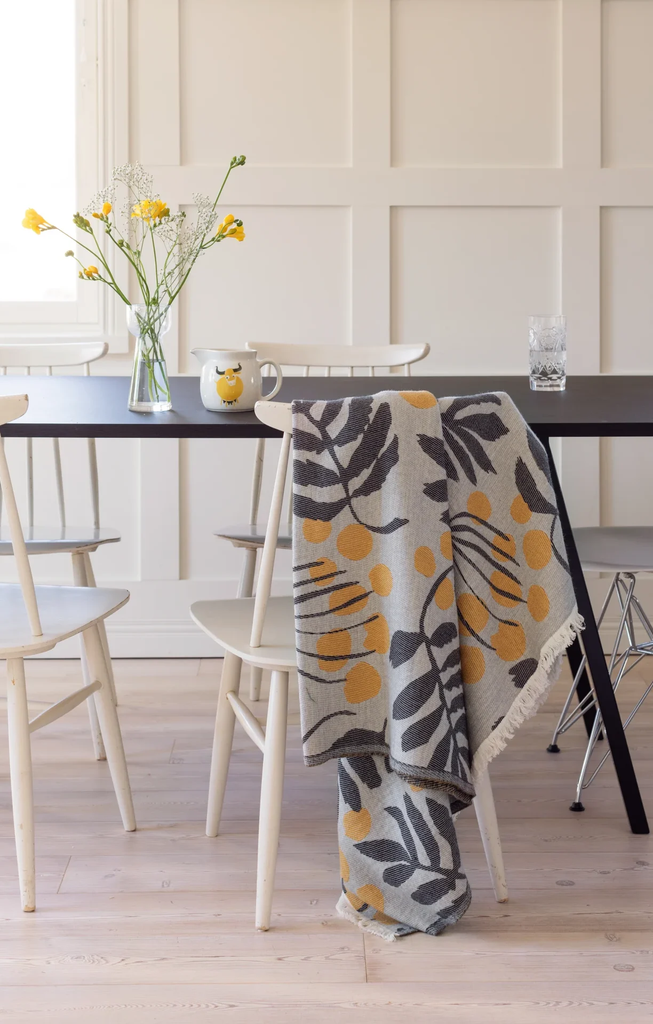 LapuanKankurit-Pihapuu-blanket-grey-honey-black-1-scaled-e1739956509426.webp