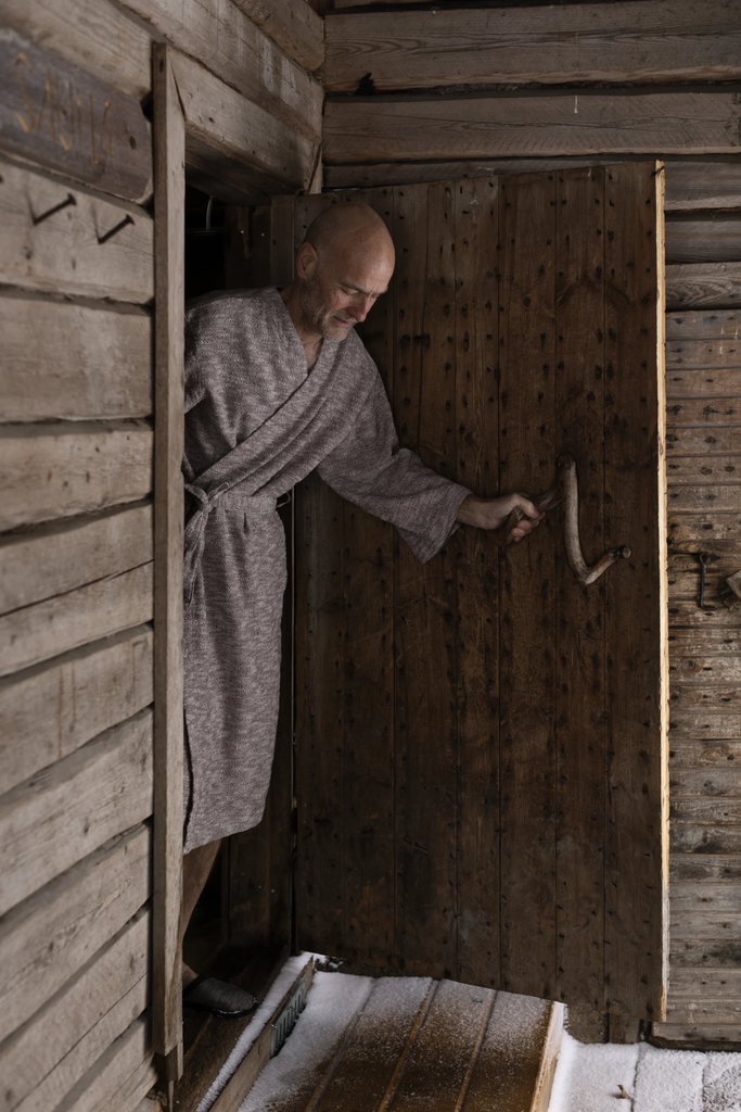 LapuanKankurit-Kaapelitehdas-long-bathrobe-white-brown-2-scaled.webp