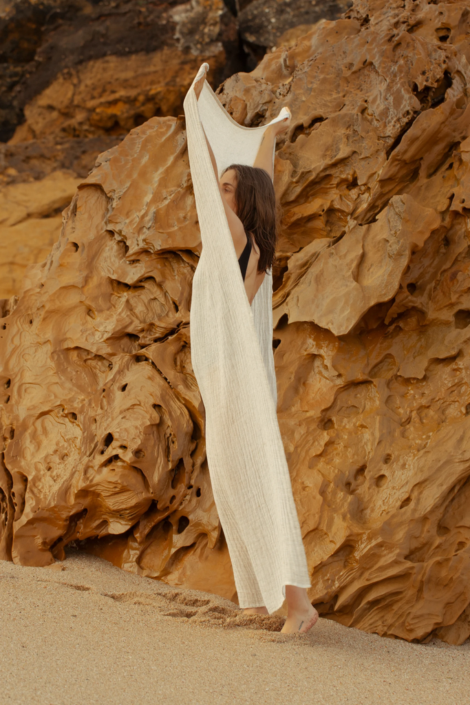 LapuanKankurit-Nyytti-towel-white-linen-9-Photocredit-Wilma-Hetemaj-scaled.webp