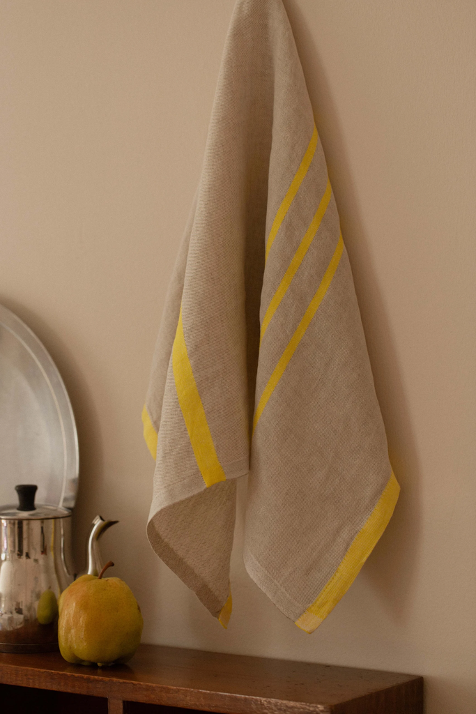 LapuanKankurit-Usva-towel-linen-yellow-2-scaled.webp