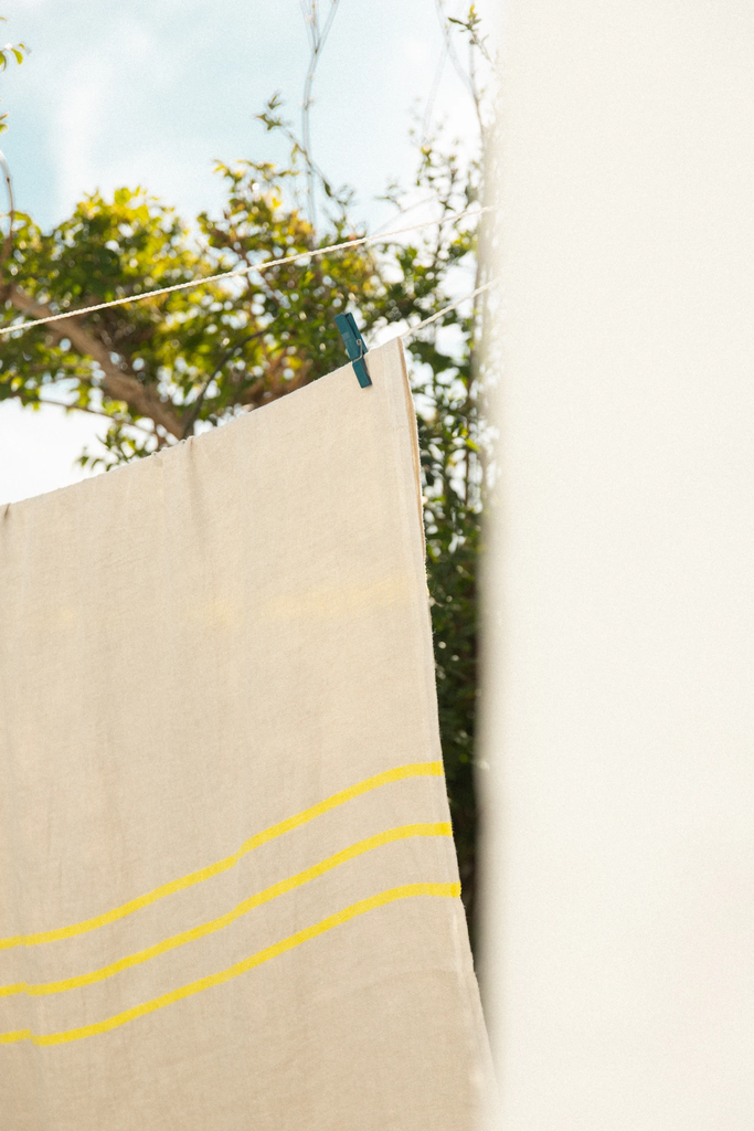 LapuanKankurit-Usva-towel-linen-yellow-5-Photocredit-Wilma-Hetemaj-scaled.webp