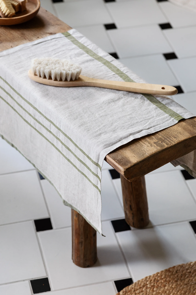 LapuanKankurit-USVA-towel-linen-olive-1-scaled.webp
