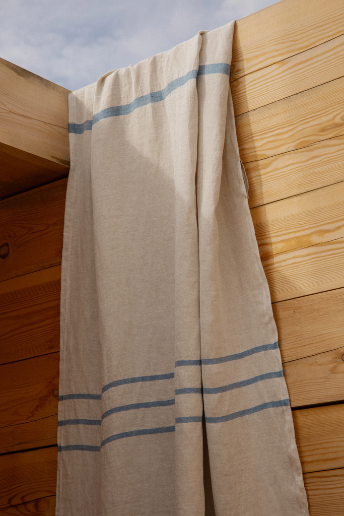 LapuanKankurit-USVA-linen-towel-linen-blue-photocredit-Wilma-Hetemaj-scaled.webp