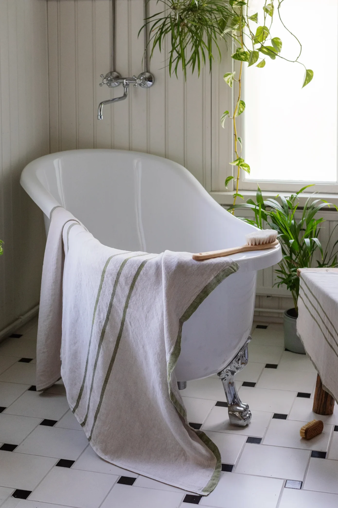 LapuanKankurit-USVA-towels-linen-olive-4-scaled-e1740485859128.webp