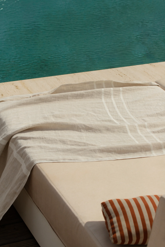 LapuanKankurit-Usva-towel-linen-white-7-Photocredit-Wilma-Hetemaj-scaled.webp