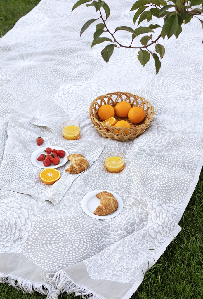 LapuanKankurit-Ruut-linen-tablecloth-blanket-and-towel-linen-3-scaled-e1739822618952.webp