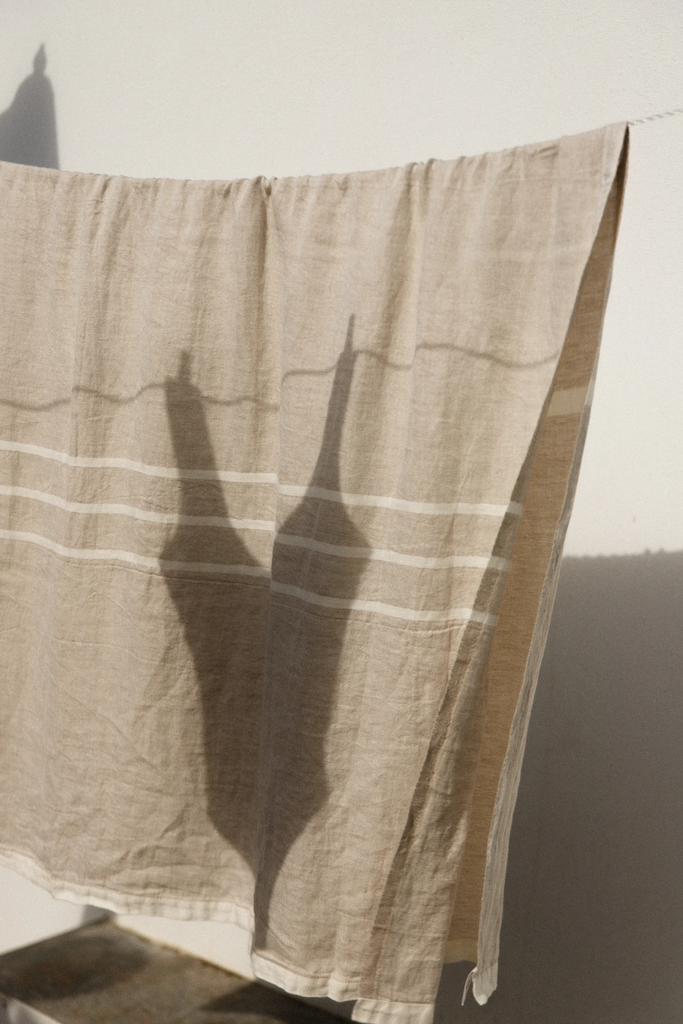 LapuanKankurit-Usva-towel-linen-white-6-Photocredit-Wilma-Hetemaj-scaled.webp