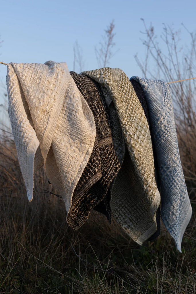 LapuanKankurit-KUOHU-towels-photocredit-Amelie-Viale-2-scaled-e1768829052645.webp