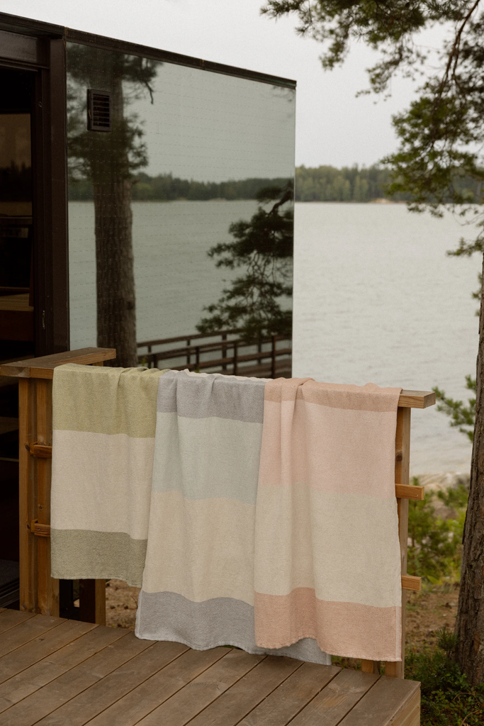 LapuanKankurit-TERVA-towels-multi-avocado-olive-multi-grey-jade-and-multi-cinnamon-rose-photocredit-Wilma-Hetemaj-scaled.webp