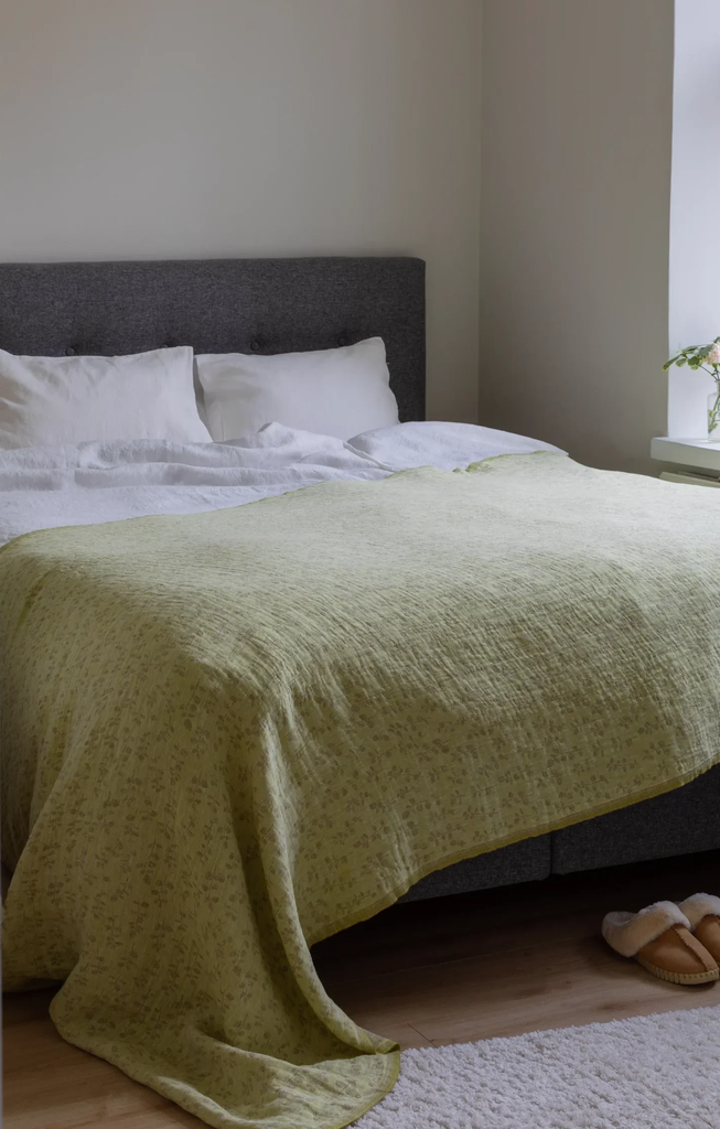 LapuanKankurit-Meirami-tablecloth-blanket-lime-olive-and-Ilta-bed-linen-white-1-scaled-e1739448398259.webp