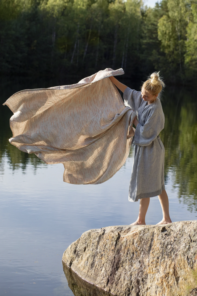LapuanKankurit-Osmankaami-blanket-tablecloth-linen-cinnamon-and-Kaste-bathrobe-grey_1-scaled.webp
