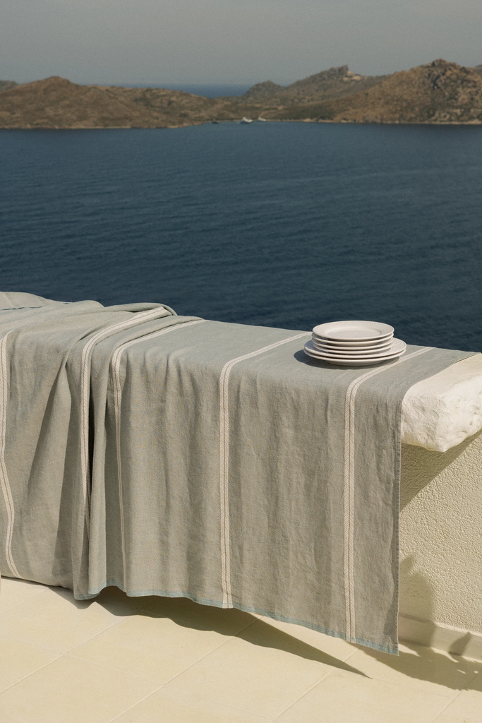 LapuanKankurit-Venla-tablecloth-melange-blue-white-1-photocredit-Wilma-Hetemaj-scaled.webp