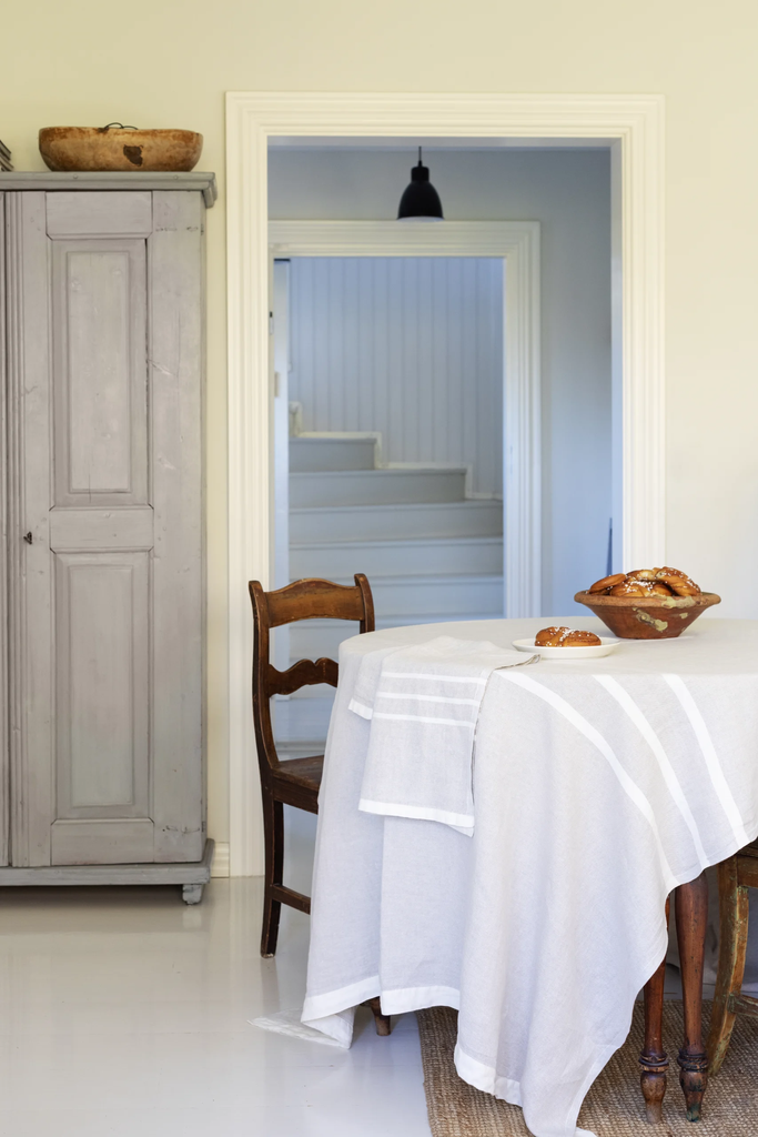 LapuanKankurit-Usva-tablecloth-and-towel-linen-white-5-scaled.webp
