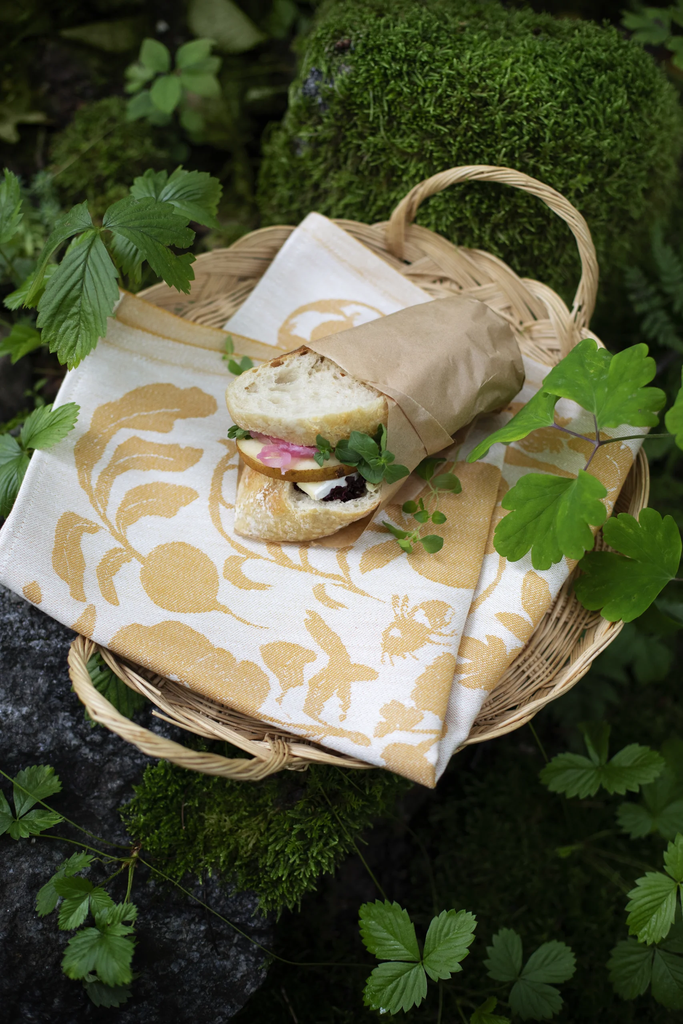 LapuanKankurit-Puutarha-towel-napkin-white-cloudberry-scaled.webp