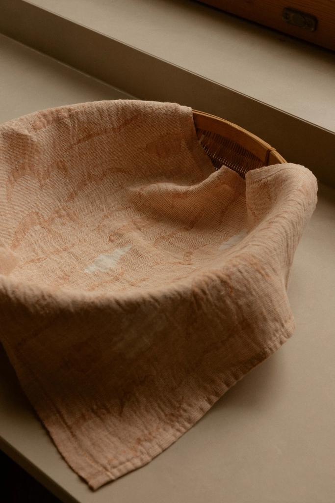 LapuanKankurit-RANNALLA-towel-white-cinnamon-photocredit-Wilma-Hetemaj-1-scaled.webp