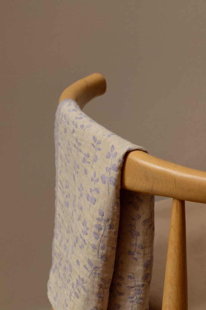 LapuanKankurit-Meirami-towel-gold-lavender-photocredit-Wilma-Hetemaj-Styling-Susanna-Vento-11-scaled.webp