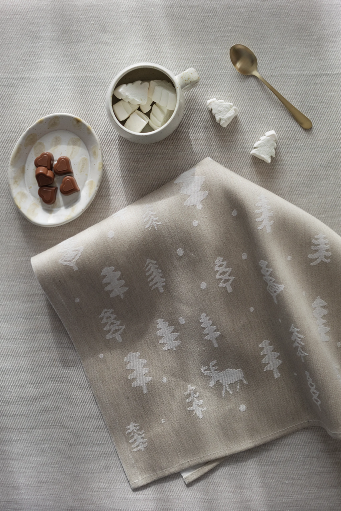 LapuanKankurit-Poro-towel-linen-white-scaled.webp