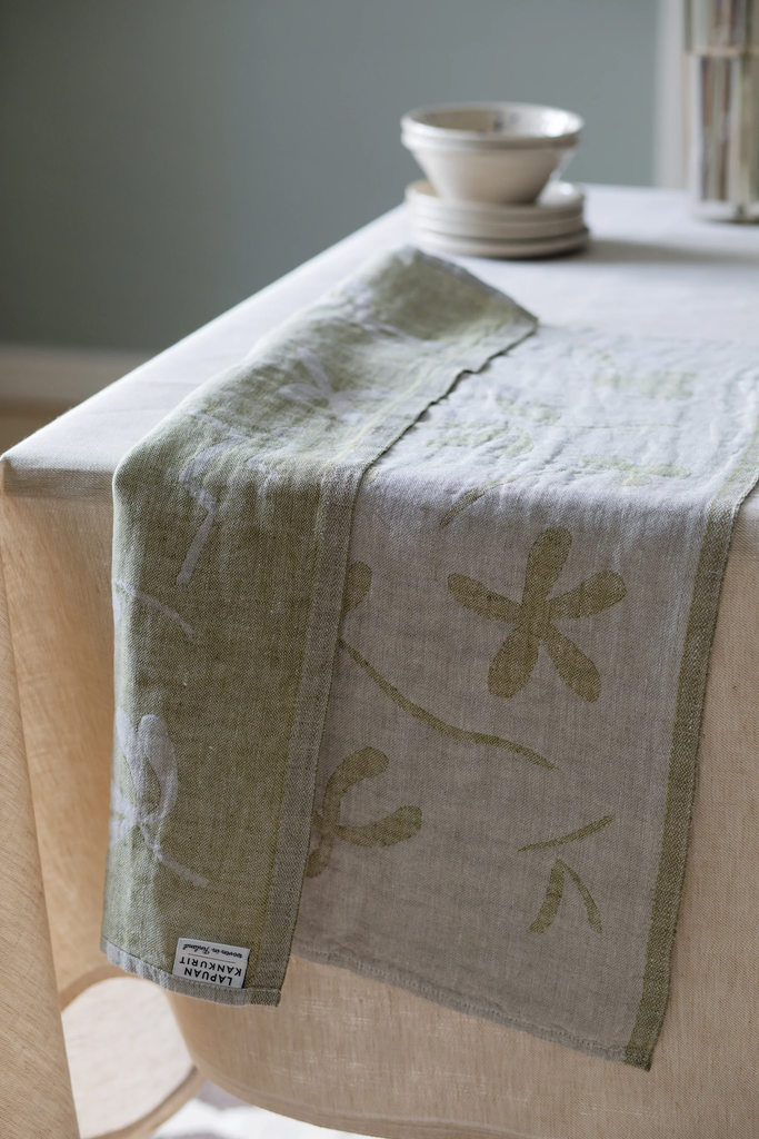 LapuanKankurit-Friida-towel-linen-olive-scaled.webp