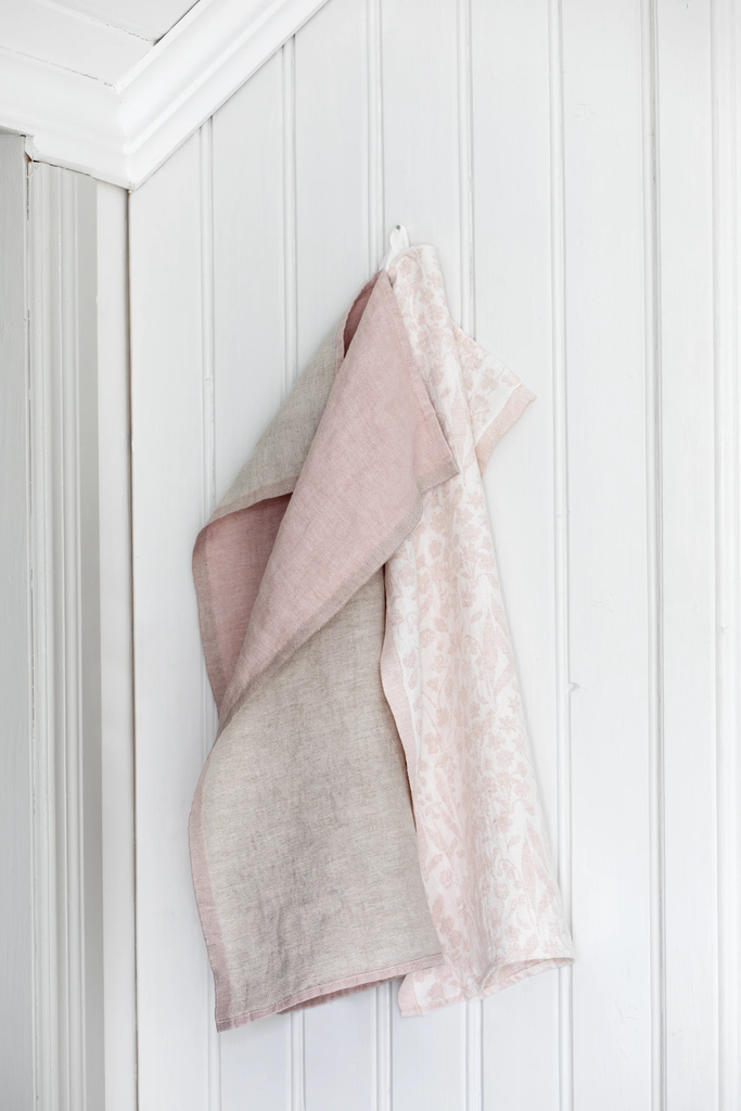 LapuanKankurit-Duo-towel-rose-linen-and-Niitty-towel-white-rose-scaled.webp