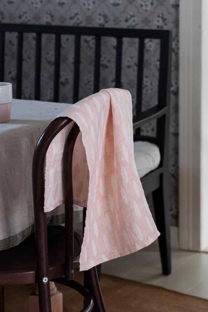LapuanKankurit-Helmi-towel-white-rose-1-scaled.webp