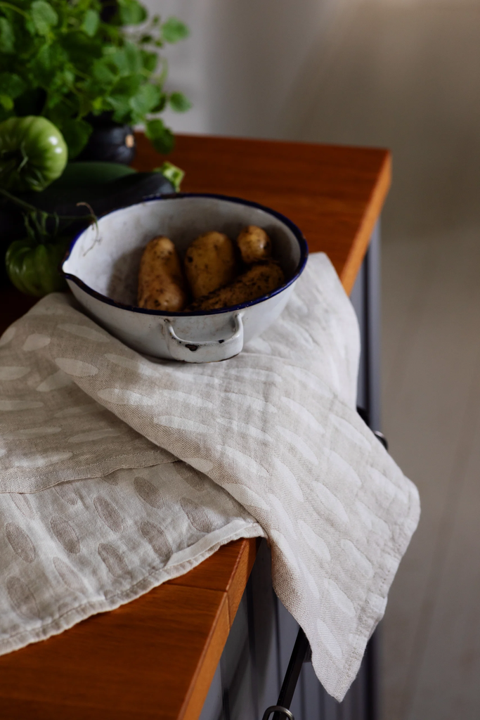 LapuanKankurit-Helmi-towel-white-linen-2-scaled.webp