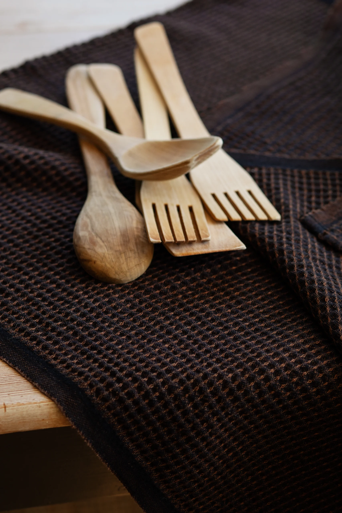 LapuanKankurit-Maija-towel-black-brown-1-scaled.webp