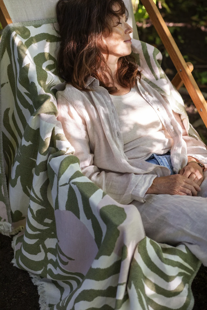 LapuanKankurit-Kuutamo-blanket-olive-rose-3-1024x1536.webp