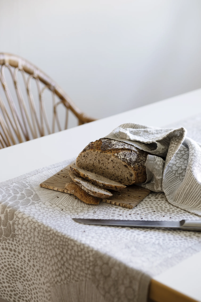 LapuanKankurit-Ruut-runner-and-towel-white-linen-2-scaled.webp