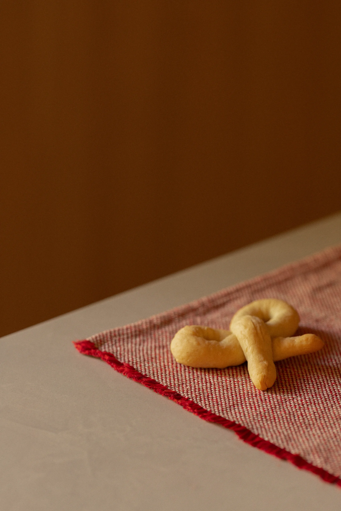LapuanKankurit-LOUNAS-placemat-red-photocredit-Wilma-Hetemaj-1-scaled.webp
