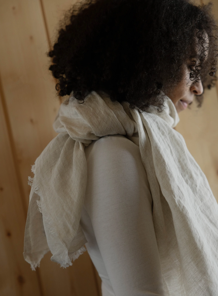 LapuanKankurit-Halaus-scarf-linen-scaled.webp
