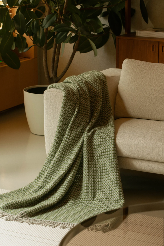 LapuanKankurit-HAVAS-blanket-olive-photocredit-Wilma-Hetemaj-1-1024x1536.webp